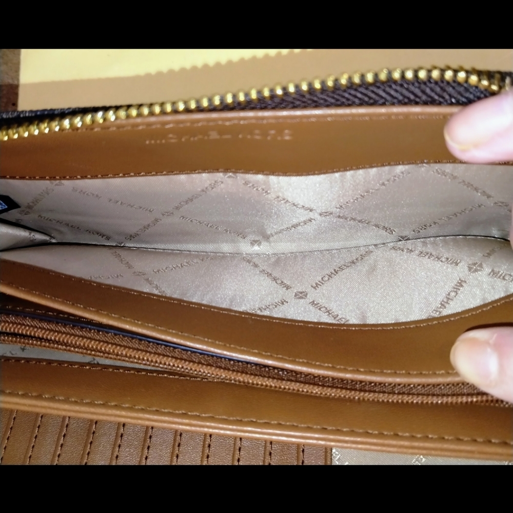 MICHAEL KORS Clutch Wallet - Picture 4 of 16